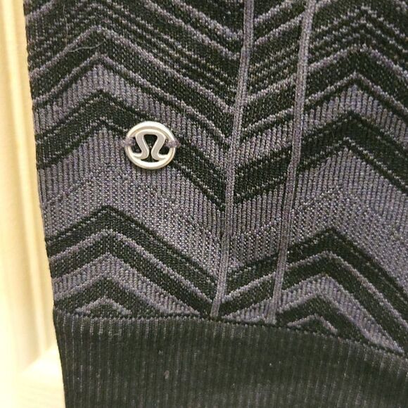 Lululemon Black and Gray Compression Leggings Size 4 - Picture 5 of 7
